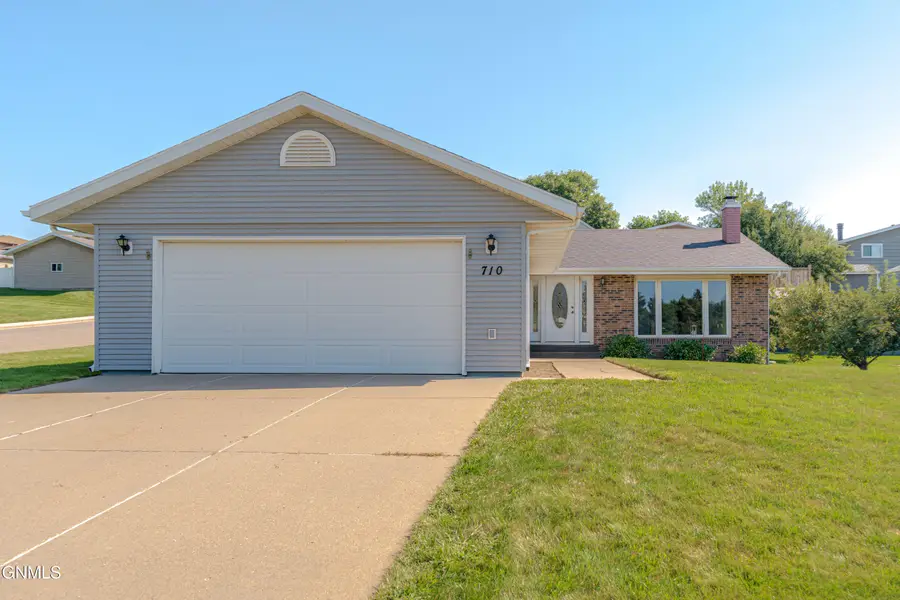 710 3rd Avenue Ne, Mandan, ND 58554 - #2