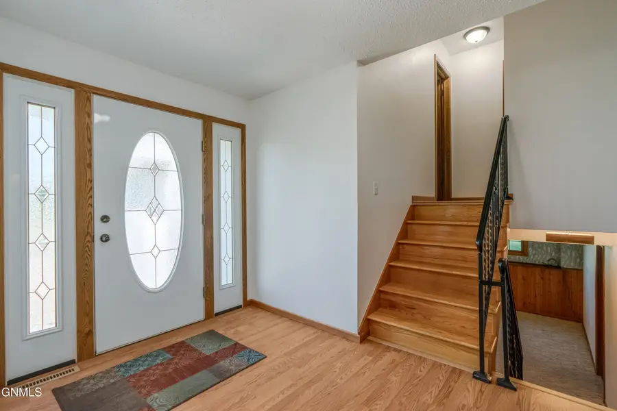 710 3rd Avenue Ne, Mandan, ND 58554 - #3