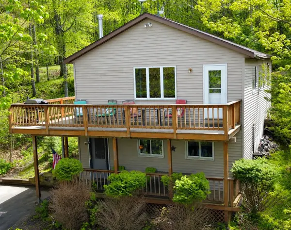 W16468 S HILBERT DRIVE, Armstrong Creek, WI 54103
