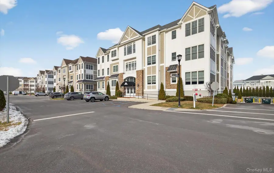 31201 Spruce Pond Circle, Plainview, NY 11803 - #3