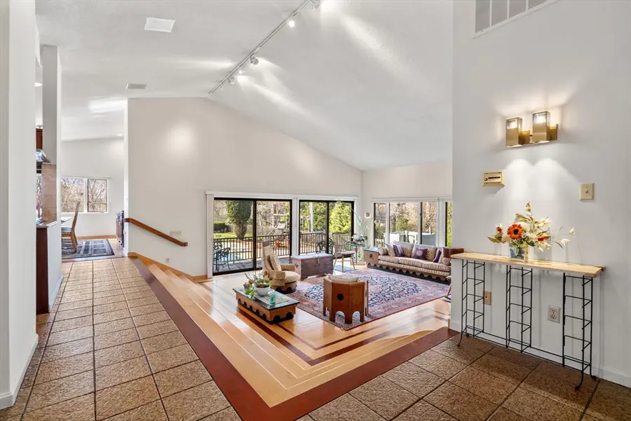 16 Wadsworth Ln, Dartmouth, MA 02748 - #3