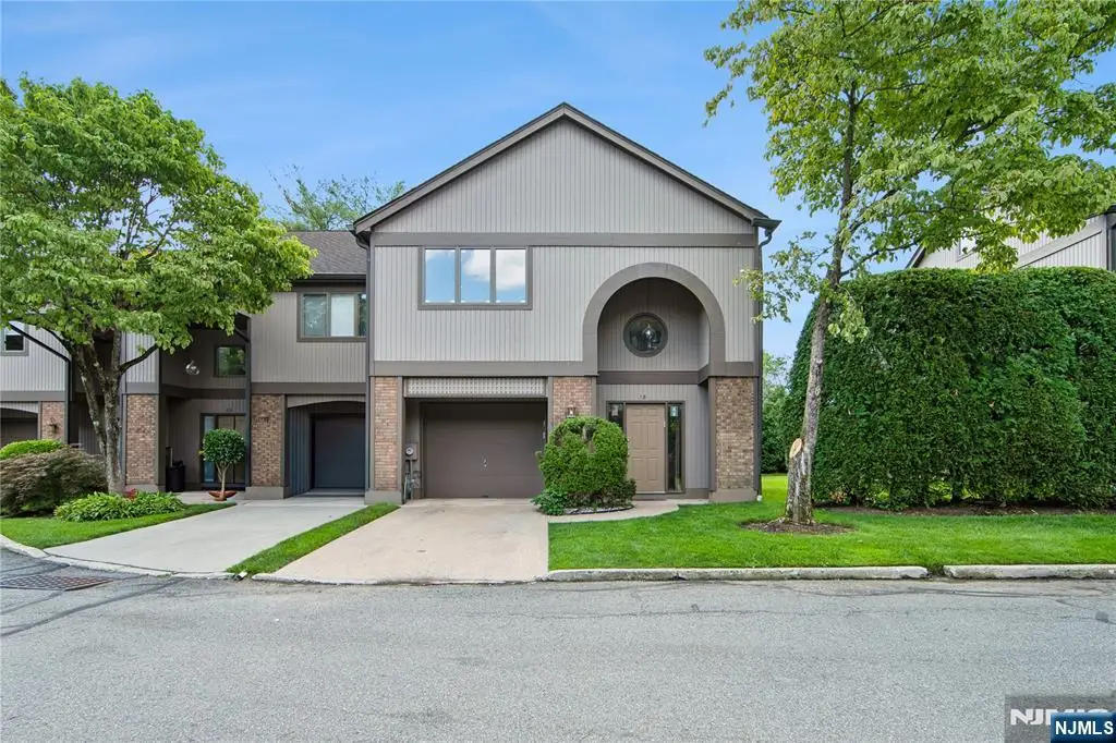 18 Maltese Dr, Fair Lawn, NJ 07410 - #1