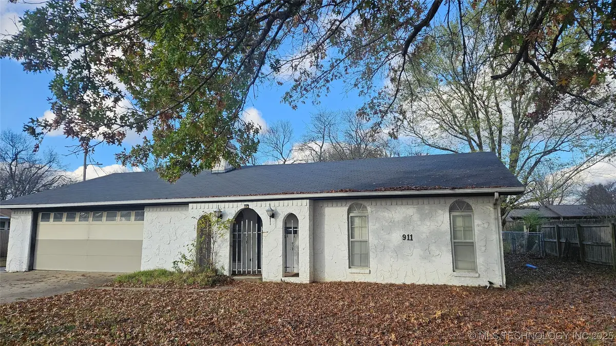 911 W Mcintosh Avenue, Checotah, OK 74426 - Image #1