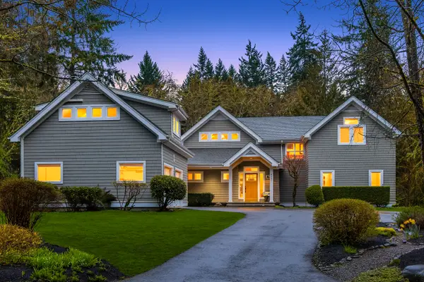 8421 NE Grizdale Lane, Bainbridge Island, WA 98110