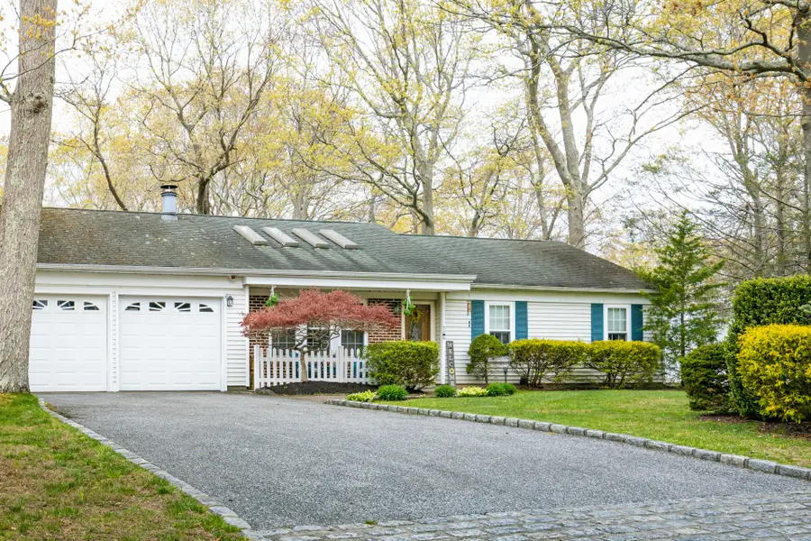 4 Mount Oak Place, Ridge, NY 11961 - #2