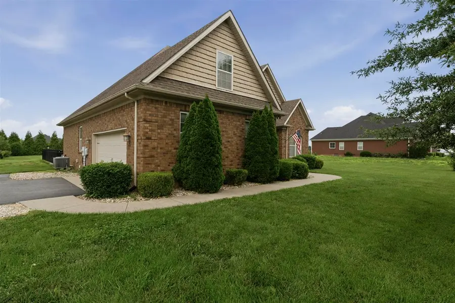 4638 Fairvue Farm Blvd, Bowling Green, KY 42104 - #2