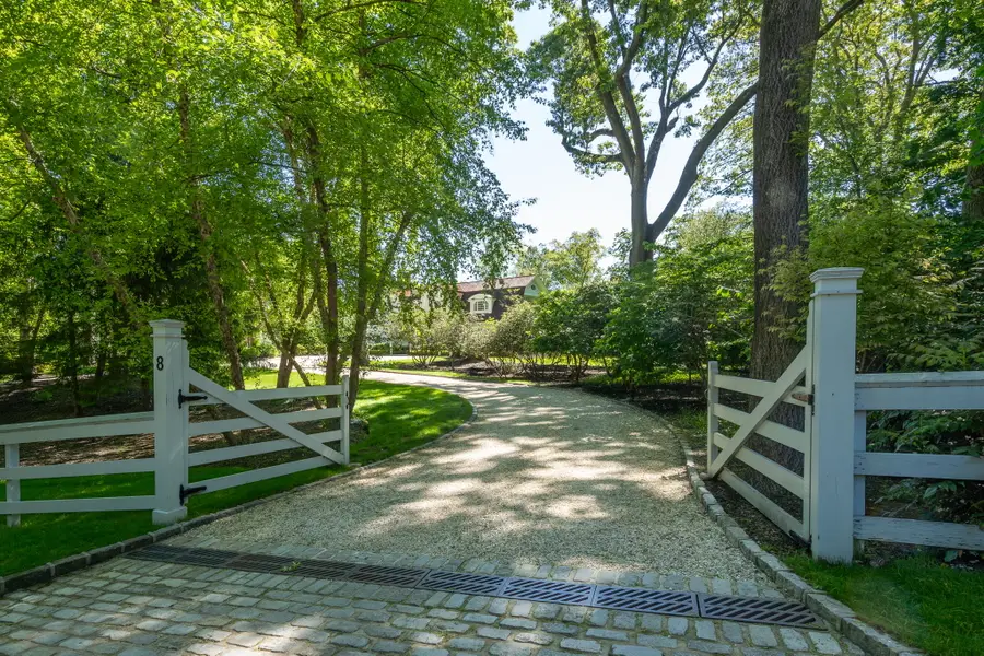 8 East Huxley Drive, Lloyd Harbor, NY 11743 - Image #2