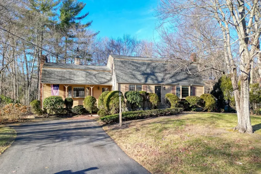 21 Strawberry Ln, Whitman, MA 02382 - Image #2