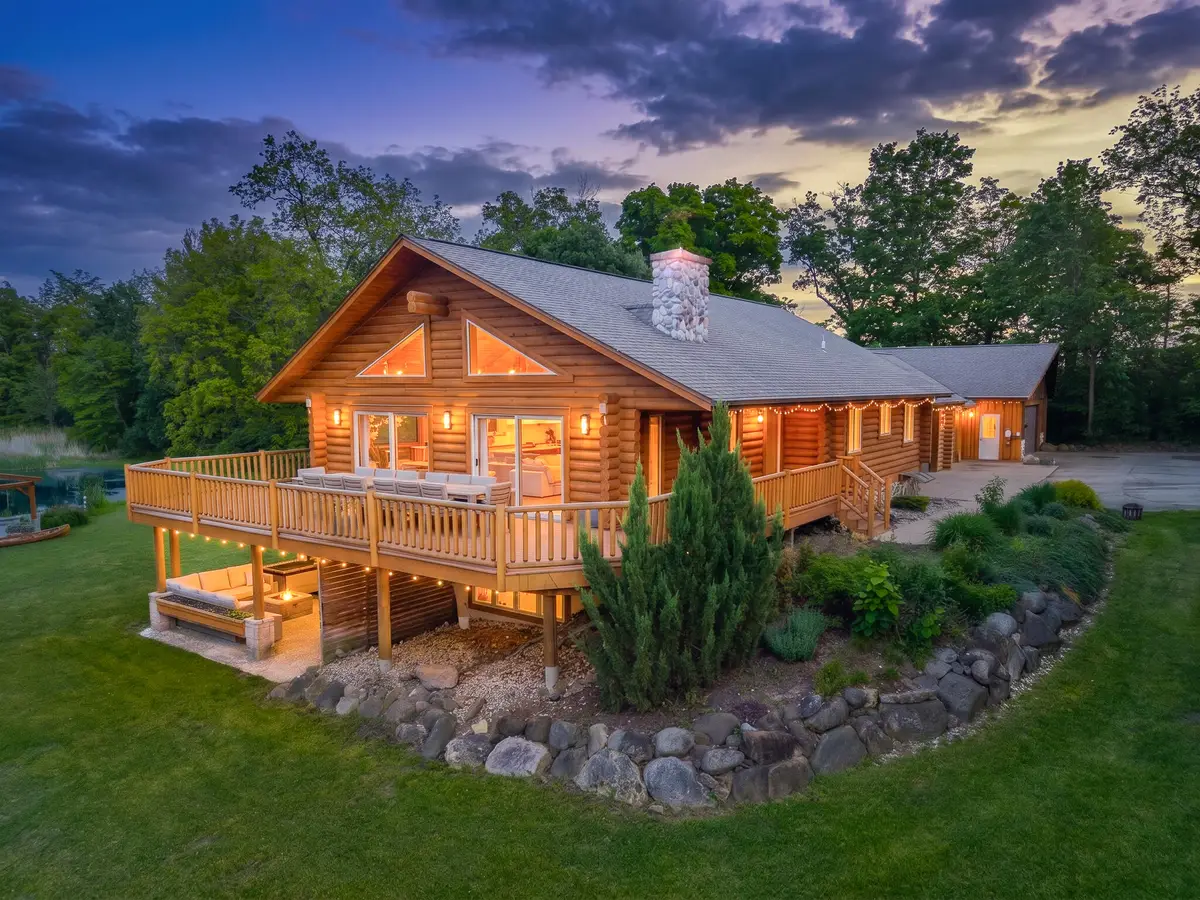 2717 N Beaumont Ave, Dover, WI 53185 - #1
