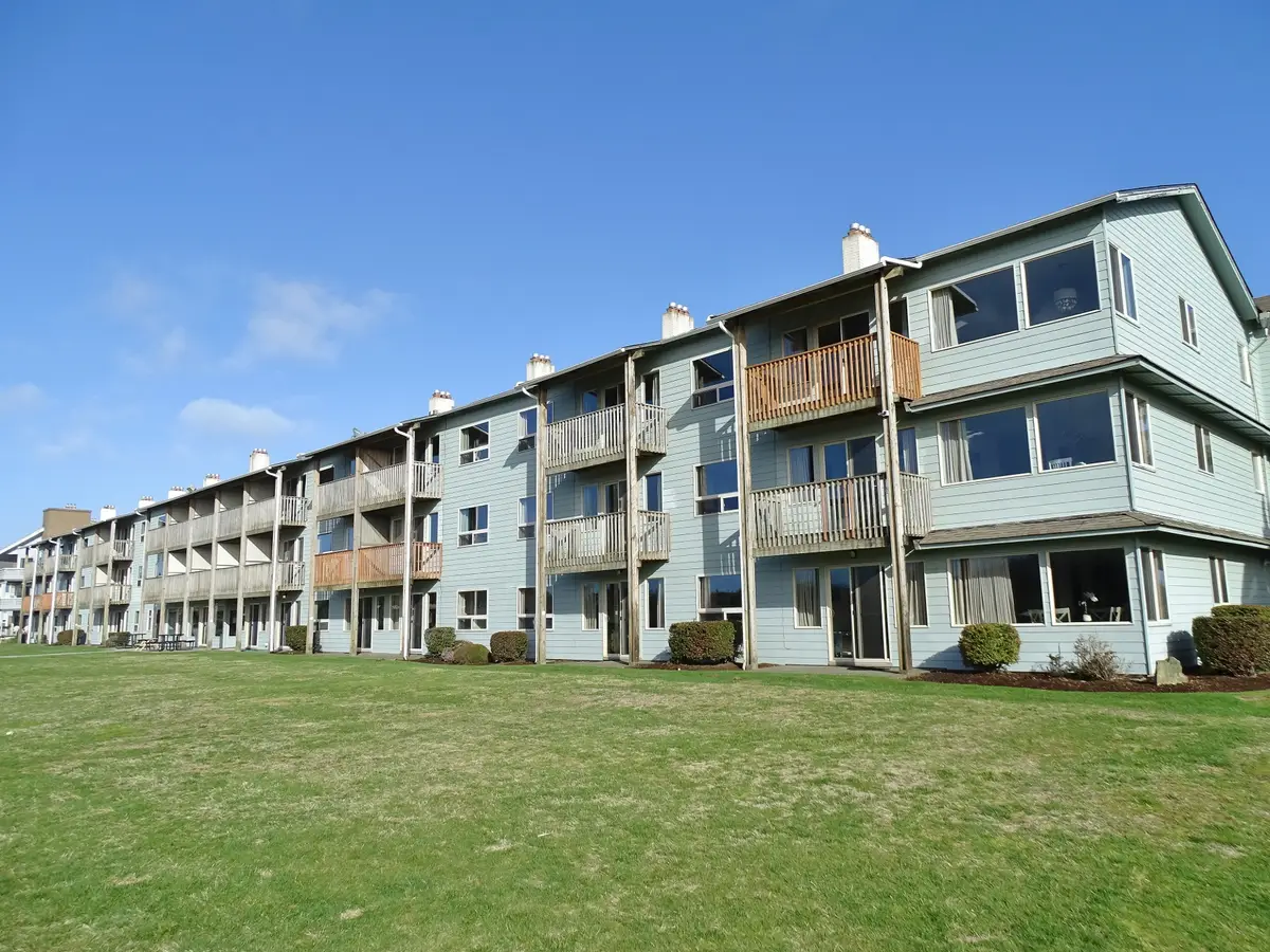 643 Ocean Shores Boulevard Nw #303, Ocean Shores, WA 98569 - Image #1