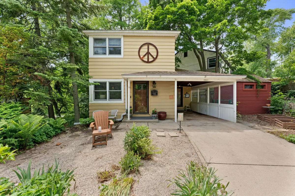 3061 N Gordon Cir, Milwaukee, WI 53212 - #1
