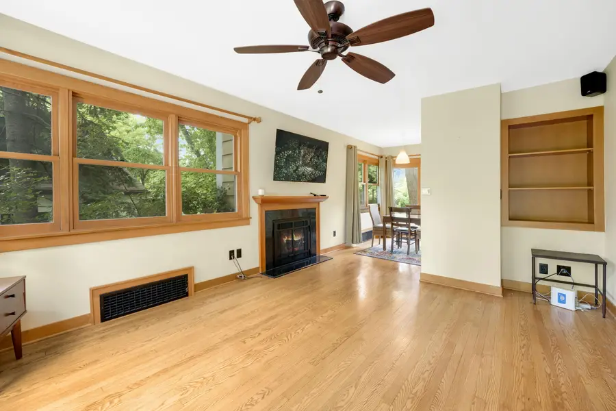 3061 N Gordon Cir, Milwaukee, WI 53212 - #3