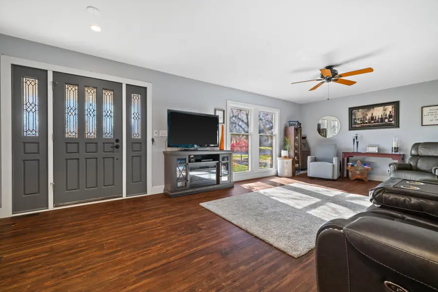 981 Cedar Dr, Burlington, WI 53105 - Image #3