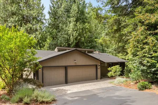 5833 SW Lane Ct, Portland, OR 97221