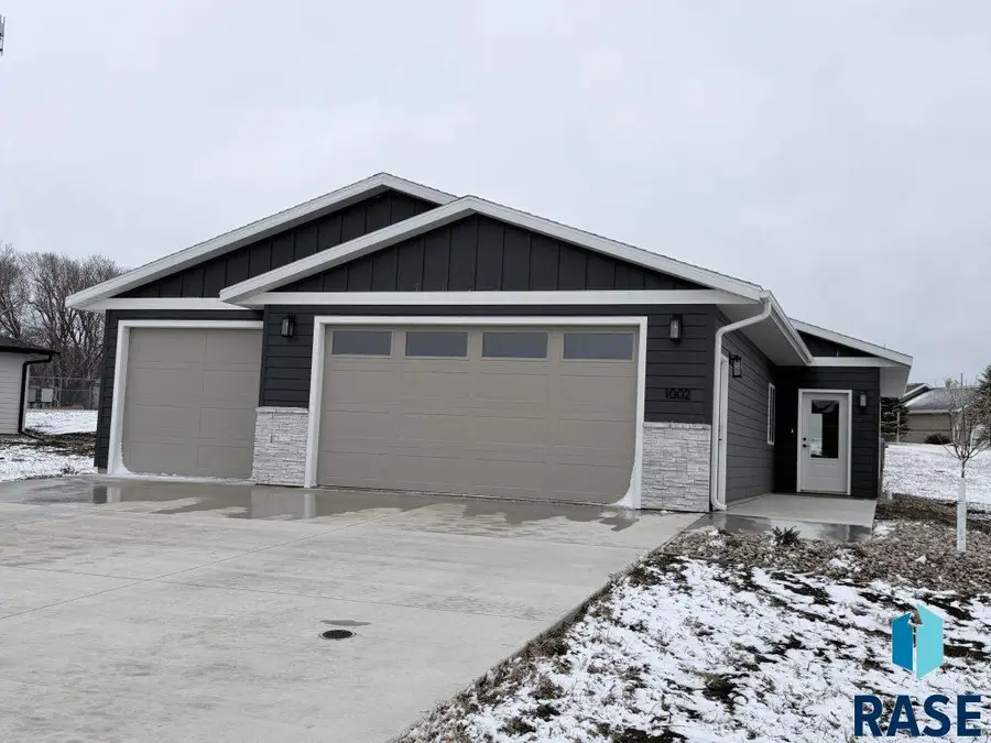 1002 S 6th Ave, Rock Rapids, IA 51246 - #2