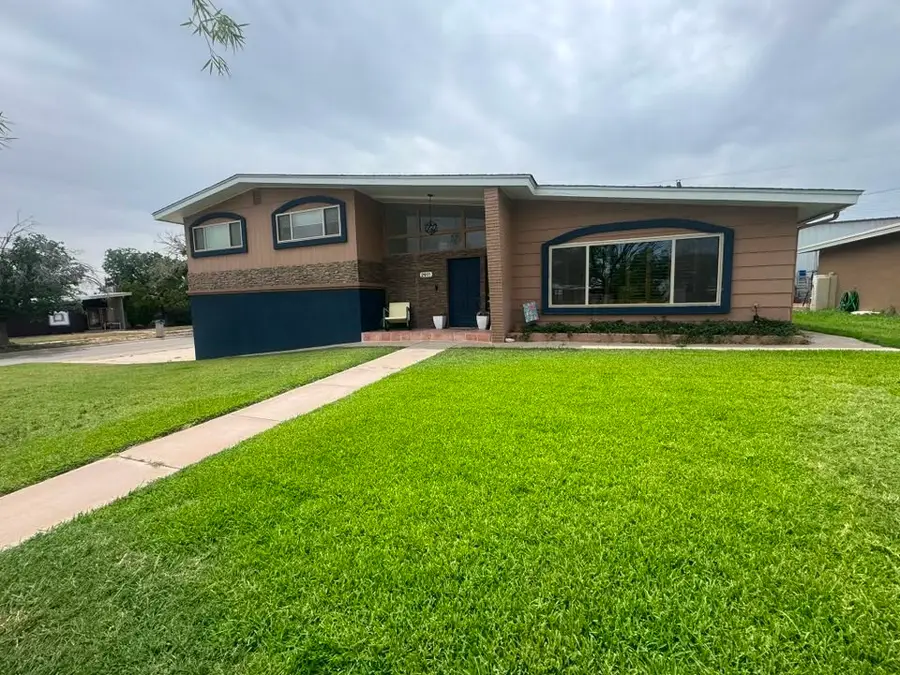 2911 Mountain View Dr, Carlsbad, NM 88220 - #2