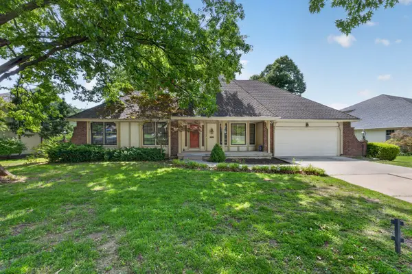 8995 Rosewood Drive, Prairie Village, KS 66207