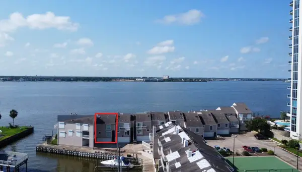 10 Mariner Village Drive, Pasadena, TX 77586