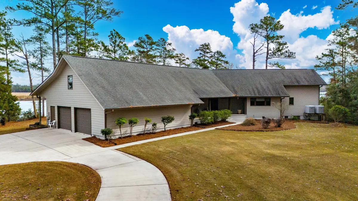 138 Shoreline Court, Oriental, NC 28571 - Image #1