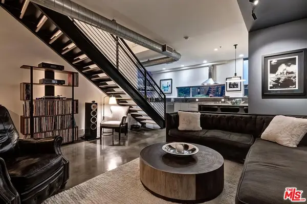 1137 Hacienda Place #104, West Hollywood, CA 90069