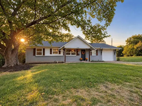 1700 England Road, Arlington, TX 76013