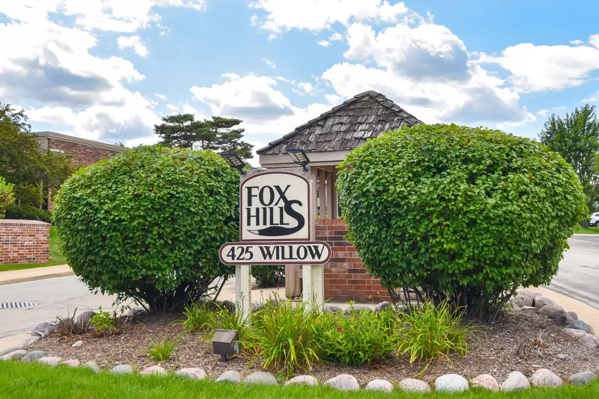 425 W Willow Ct, Fox Point, WI 53217 - #1