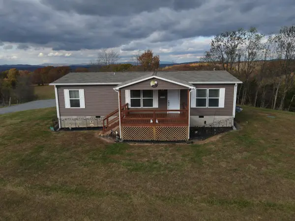 5076 Pine Grove Rd, Ballard, WV 24918
