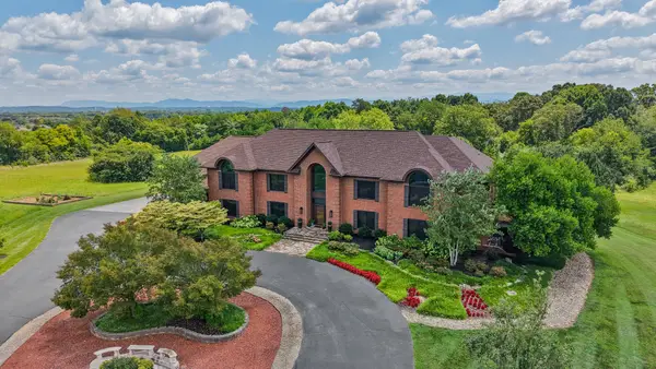 1329 W Hunt Rd, Maryville, TN 37801