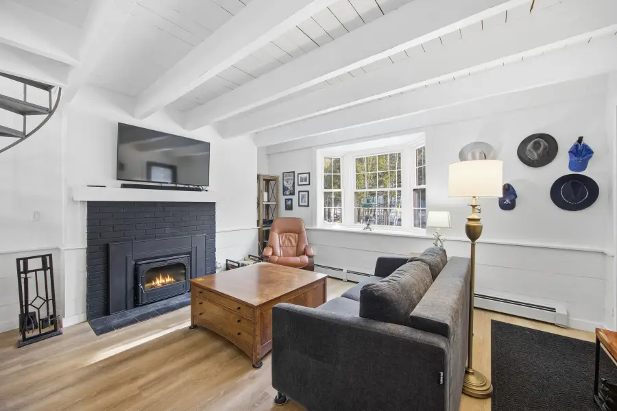 574 Willard Road, Hartford, VT 05001 - Image #3