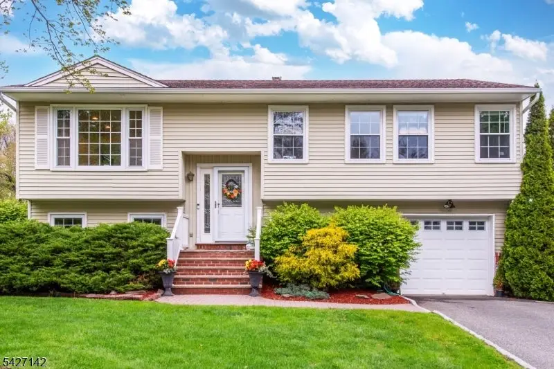 900 Sioux Avenue, Lake Hiawatha, NJ 07034 - #1