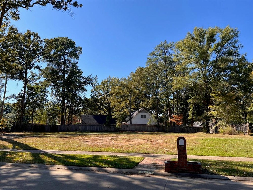 8302 Spring Lake Drive, Shreveport, LA 71106 BHGRE