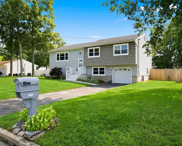 563 Oakhollow Lane, Lanoka Harbor, NJ 08734