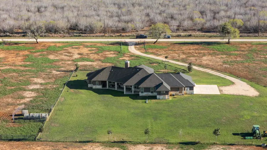 1530 County Road 132, Floresville, TX 78114 - #3