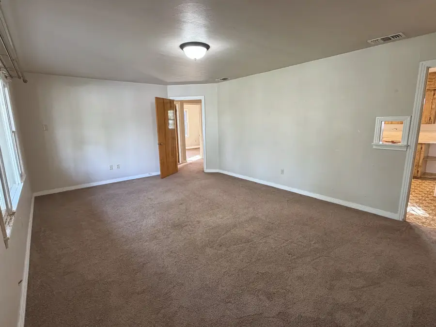 913 Richard St, Carlsbad, NM 88220 - #2