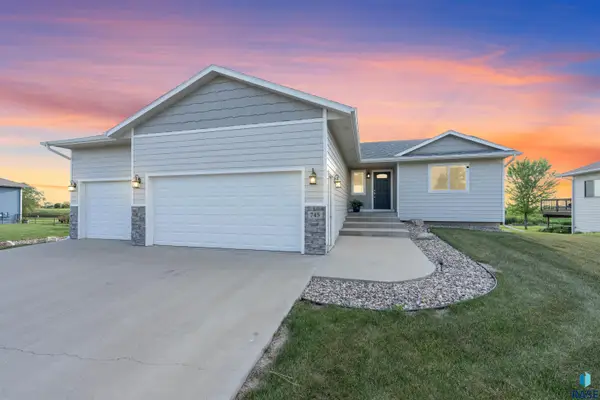 745 Fox Ct, Tea, SD 57064