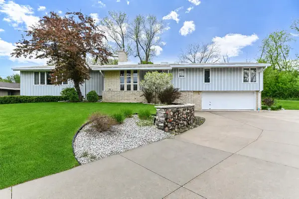 301 W Indian Creek Ct, Fox Point, WI 53217