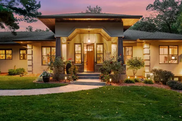 19900 Cottagewood Road, Deephaven, MN 55331