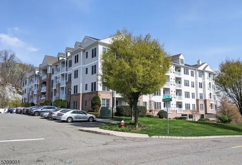 6409 Brookhaven Court, Riverdale, NJ 07457 - Image #3