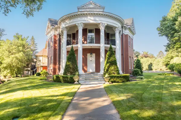 1203 Mount Curve Avenue, Minneapolis, MN 55403