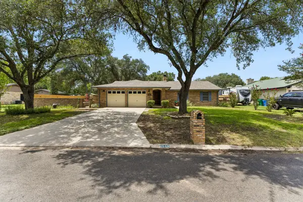 1640 Willow Ln, Seguin, TX 78155