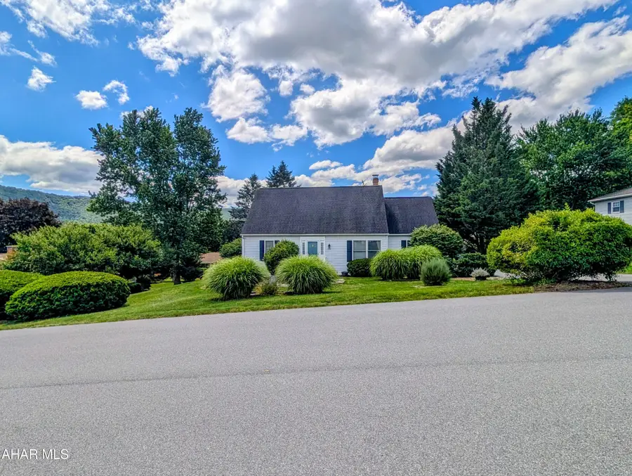 208 Concord Dr, Bedford, PA 15522 - #3