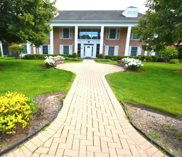 112 Carriage Way Drive #204A, Burr Ridge, IL 60527
