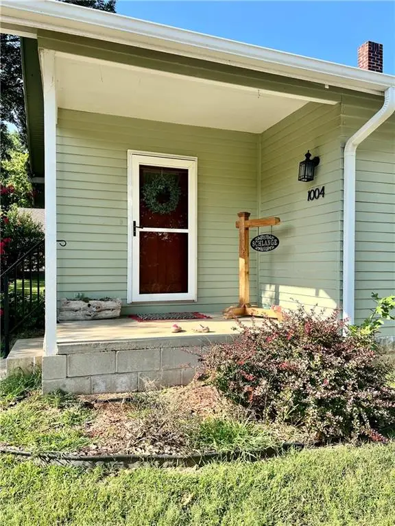 1004 N 2nd Street, Independence, KS 67301 - #2