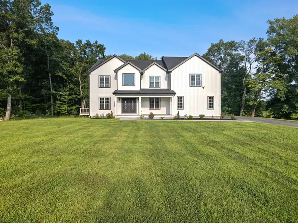 10 Falcon Drive, Shrewsbury, MA 01545