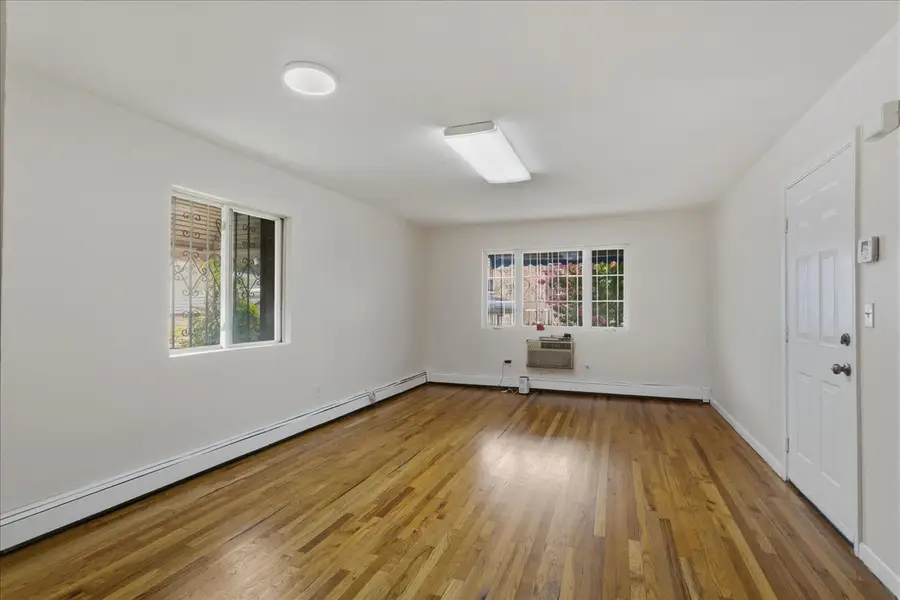 4010 De Reimer Avenue, Bronx, NY 10466 - #2