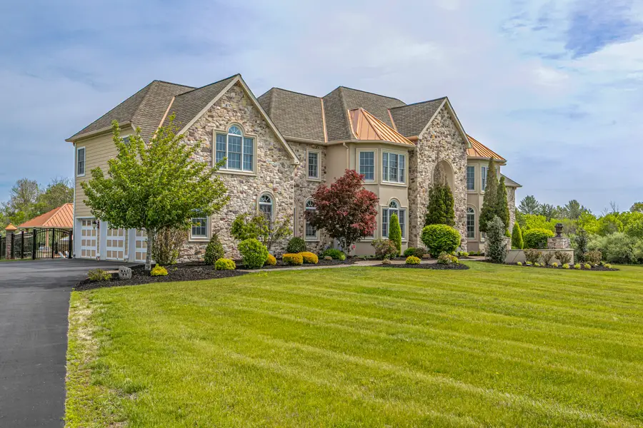 8 Kren Drive, Raritan, NJ 08551 - #3