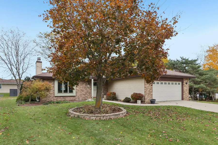 N77W15302 Crossway Dr, Menomonee Falls, WI 53051 - Image #2