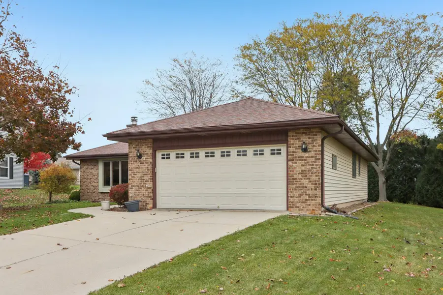 N77W15302 Crossway Dr, Menomonee Falls, WI 53051 - Image #3