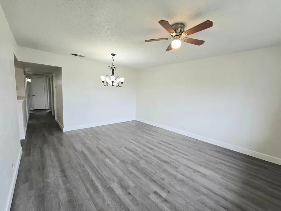 424 W Rialto Avenue, Clovis, CA 93612 - #2