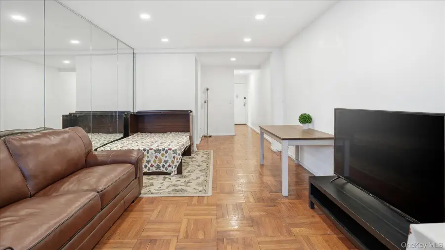 46 Grace Avenue #1L, Great Neck, NY 11021 - Image #3